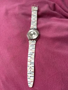 Swatch Skin Classic Forro Delgado SFE108 Correa de Silicona Blanca y Esfera Plateada - Imagen 1 de 4