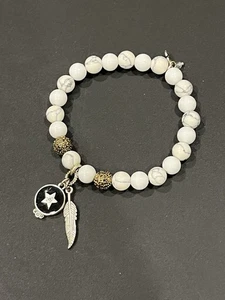 Lucky Brand Howlite White And Metal Bead Stretch Bracelet Feather Star Boho - Picture 1 of 5