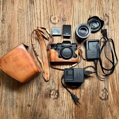 Fujifilm X-T1 + XF 18-55mm f/2.8-4 + Kaza Deluxe Leather Case - 2 Chargers - Image 1 of 4