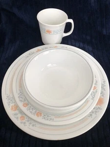 VINTAGE Corelle Dinnerware Apricot Groove 5 pieces Serve one place - Picture 1 of 4
