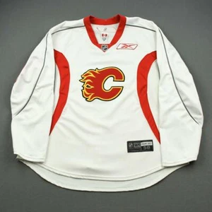 2008-09 camiseta de hockey de Anders Eriksson Calgary Flames práctica usada de la NHL usada - Imagen 1 de 4