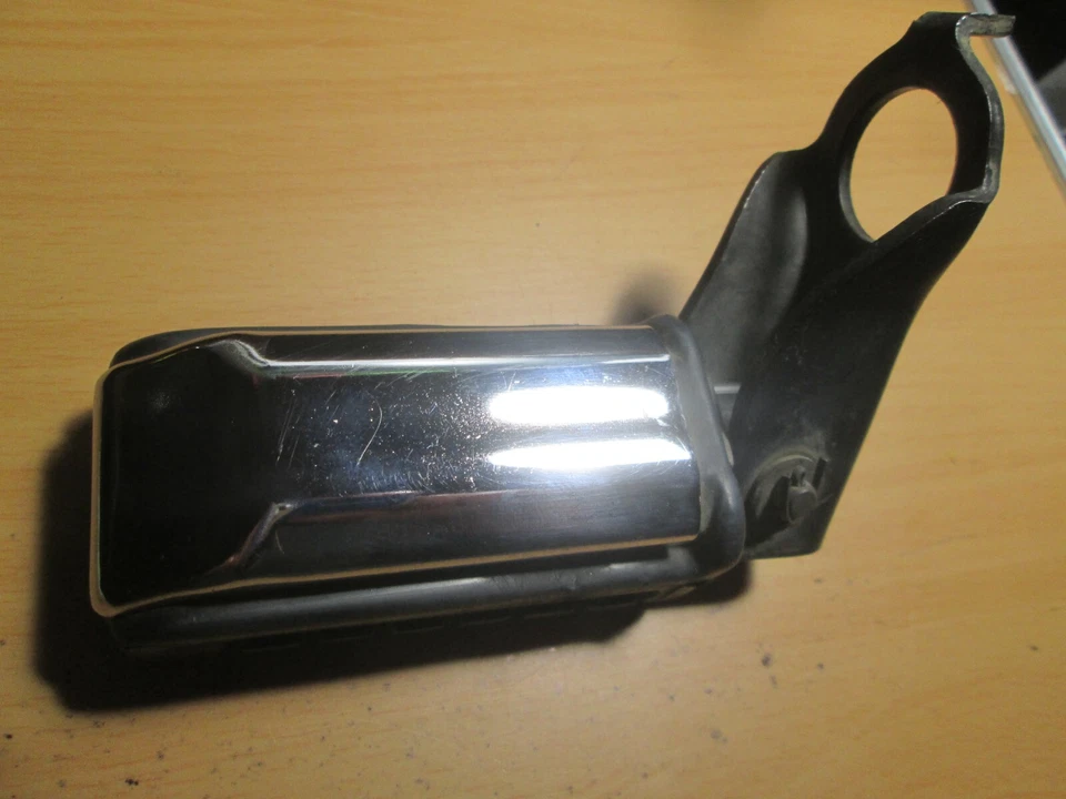 Honda 1983 CB1000C CUSTOM  RIGHT REAR PILLION PEG 50700-MG1-000 TIDY - Image 1 of 4