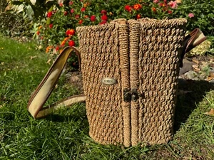 Vintage Wicker Wine Bottle Picnic Basket Rattan, glasses, corkscrew & cork - Picture 1 of 11