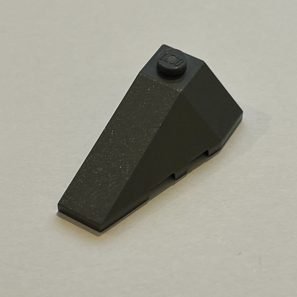 4210866 LEGO® Keil 4 x 2 dreifach rechts Dunkelgrau 1 Stück - Bild 1 von 1