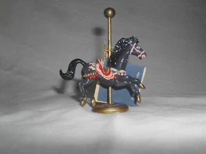 JUDIS ZEITVERTREIB MINIATUR HANDBEMALT ZINN KARUSSELL PFERD SIGNIERT - Bild 1 von 5