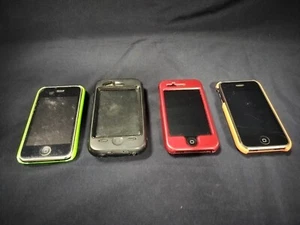 Apple iPhone 3GS (A1303) & 2nd Generation 3G (A1241) Lot Of 4 - 8 GB Black AT&T - Picture 1 of 13