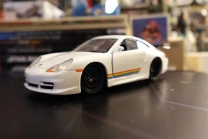 Jada Toys - Porsche 911 GT3 RS White w/ Rainbow Stripe - 1:32 Scale - Picture 1 of 1