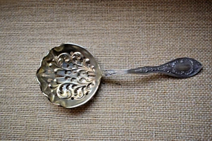 Baird North Sterling Silver Bon Bon Sugar Sifter Spoon with Pierced Bowl 4 7/8" - Picture 1 of 6
