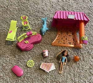 2007 Mattel Polly Pocket Ultimate Pool Party Lila Cabana Doll Swim Toy Figure - Picture 1 of 11