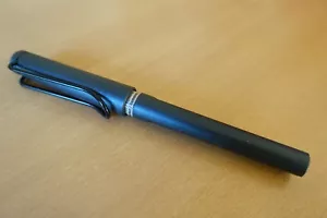 Lamy SAFARI Füllhalter Feder " F " in Umbra Matt +11 Patronen, schwarz, €19,98 - Bild 1 von 3