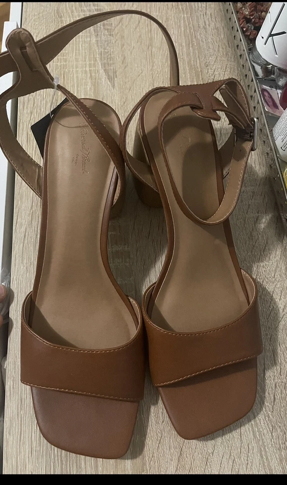 sandals women size 10 - Image 1 of 4