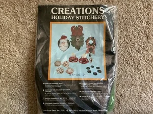 Vintage Craft Kit - Set Of 10 Wreath Ornaments - Picture 1 of 7