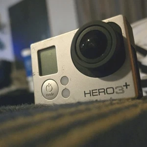 Cámara de acción GoPro HERO3+ Black Edition tal cual se enciende solo al cargar - Imagen 1 de 4