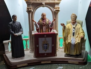 Escultura grande del Papa Juan Pablo II Danbury Mint “A través de los años” - Imagen 1 de 9