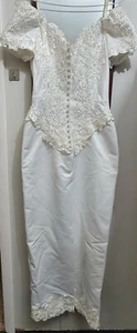 Sweetheart Gowns Wedding Gown With Removable Train - Picture 1 of 13