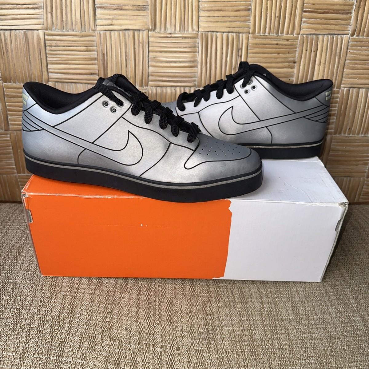 Nike Dunk SE 6.0 Delorean for Sale | Authenticity Guaranteed Nike Dunk SE 6.0 Delorean for Sale | Authenticity Guaranteed