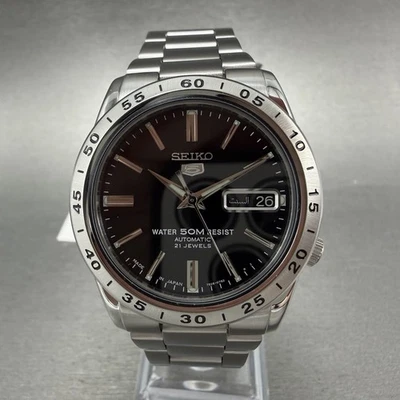 Reloj automático Seiko 5 para hombre 36 mm esfera negra tono plateado fecha del día SNKE01 funciona Foto 1 de 4