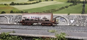 PIKO 72011 - Gealtert- Grafitti- Kesselwagen "DANZAS" Spur H0 - Bild 1 von 6