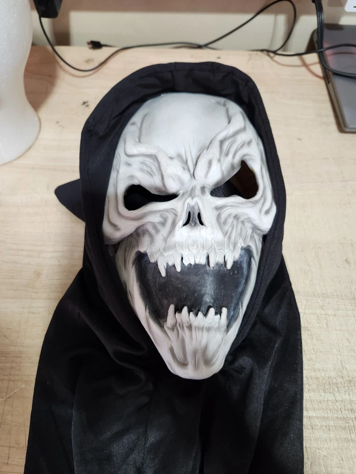 Máscara Fun World Easter Unltd Ghoul Skeleton Reaper usada Foto 1 de 4