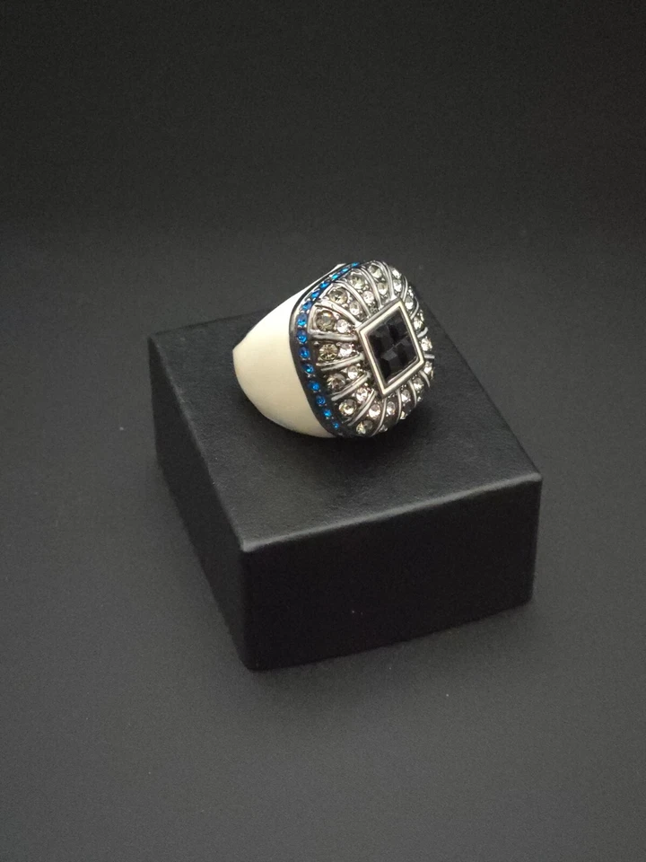 Princess Amanda Borghese White Enamel Square cut Crystal Ring Fashion Jewelry - Image 1 of 4