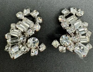 Vintage Kramer Clear Crystal Rhinestone Swirl Clip Earrings - Picture 1 of 4