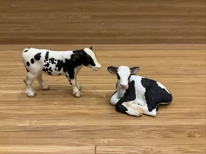 Retired SCHLEICH Holstein Calves Calf 13634 Lying 13639 Farm Life Animals - Picture 1 of 11