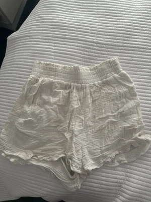 white shorts - Image 1 of 3