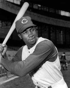 Cincinnati Reds FRANK ROBINSON Glossy 8x10 Photo Baseball Print Bat Pose Poster - Picture 1 of 1