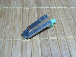 TOSHIBA RT-S653 DM-02 BOOMBOX GHETTOBLASTER PARTS: 1 X CASSETTE REC KNOB. - Imagen 1 de 2