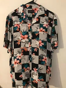 L Men's NO BOUNDARIES Gray & Black Plaid Floral Hawaiian Shirt NEW WITH TAGS - Picture 1 of 6