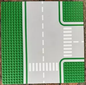 Lego Straßenplatte 32x32 Platte Straße T Kreuzung Grün Gehweg 60280 - Bild 1 von 1