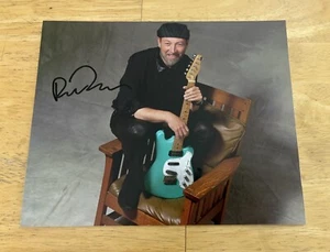 RICHARD THOMPSON ROCK GITARRIST SIGNED HANDSIGNIERT FARBFOTO 10X8 MIT BEWEIS - Bild 1 von 3