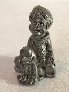 Junge - Zinn Miniatur sitzend mit seinem Haustier Frosch - Bild 1 von 6