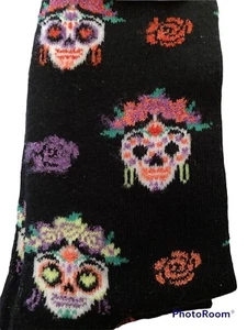 NEW Women’s Davco Halloween Socks 2 Pair 1-Sugar Skulls-1 Flowers Sock Sz 9-11 - Picture 1 of 4