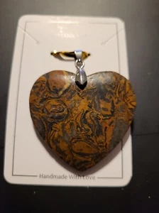 ~ Schöner Kalligraphie Stein Anhänger Heilstein Wicca heidnisch 2 Zoll - Bild 1 von 1