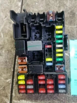 2014 CHEVROLET SONIC ПРИБОРНОЙ ПАНЕЛИ ИНТЕРЬЕРА ПРЕДОХРАНИТЕЛЬ КОРОБКА ПРЕДОХРАНИТЕЛЕЙ - Изображение 1 из 4