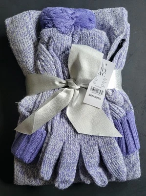SET DE BUFANDA, SOMBRERO Y GUANTES CÁLIDOS PARA MUJER de NY&Co Blanco y Púrpura Invierno Acogedor Nuevo con Etiquetas Foto 1 de 4