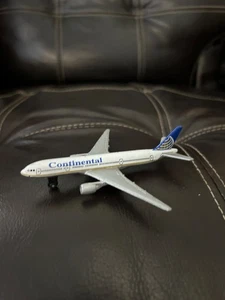 1997 Matchbox Continental Jet Flugzeug Boeing 777-200 Die Cast Metall RAR Airlin - Bild 1 von 4