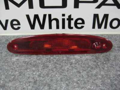 Tercera luz de lámpara de freno Dodge Grand Caravan Mopar fabricante original de fábrica Foto 1 de 4