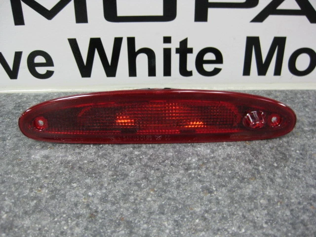 Третий стоп-сигнал для Dodge Grand Caravan Mopar заводской оригинальный - Изображение 1 из 4