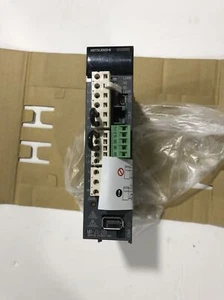 Ein gebrauchter Mitsubishi Servoantrieb MR-J3-20T MRJ320T vollständig getestet - Bild 1 von 3