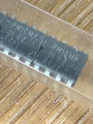 Uno (1) nuevo PMI CMP01EZ - Comparador de voltaje único - Cerámica DIP-8 Foto 1 de 2