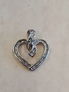 VINTAGE 10K WHITE GOLD HEART PENDANT W/ DIAMONDS - Bild 1 von 8