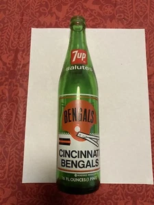 “BENGALS” 7up Commemorative 1974 Salutes Cincinnati Bengals 16oz Green Bottle - Picture 1 of 7
