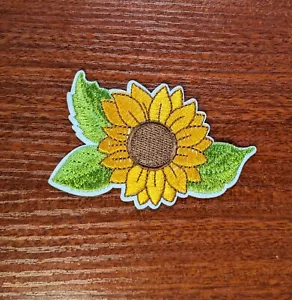 Toppa Girasole 3,5x3,75 Fiori Natura Outdoor Selvaggio Ricamato Ferro Acceso - Foto 1 di 3