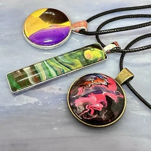 3 Anhänger Konvolut Neu Handbemalt Original Kunst Glas Cabochon Halskette 4282 - Bild 1 von 4