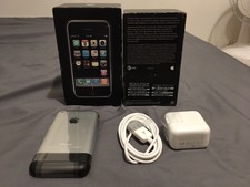 Rare collectors Apple iPhone 1st Generation 8GB MATCHING BOX, UNACTIVATED!!