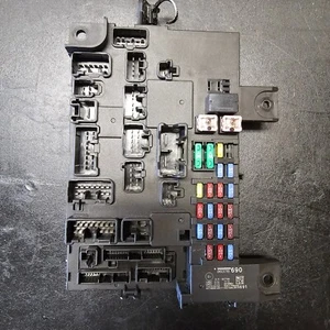2014-18 Mitsubishi Outlander 2.4L Fuse panel Relay junction box 8637b690 AP - Picture 1 of 3
