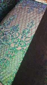 Paillettes Verde Iridescente Pizzo Elasticizzato Maglia Iridescente Olografica Geometrica By Yrd - Foto 1 di 7