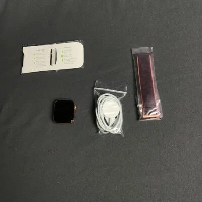 Apple Watch SE (GPS, 40 mm) - Estuche de aluminio dorado con correa deportiva de ciruela Foto 1 de 4